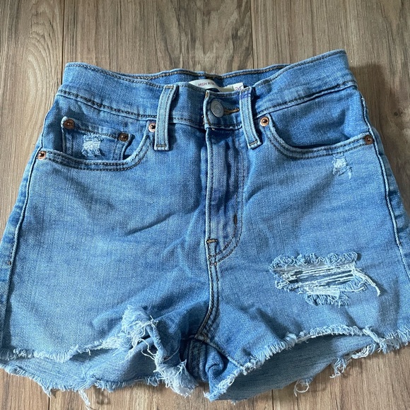 Ultra High Rise Levi Shorts 24 - Picture 2 of 3